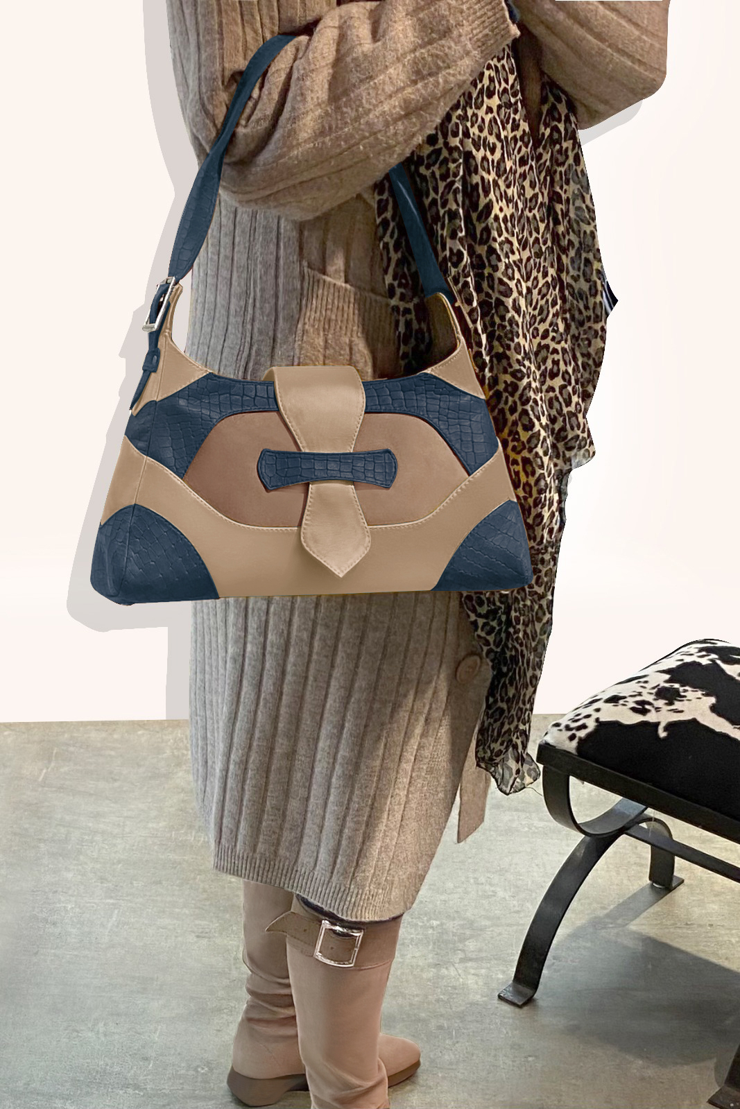 Dress handbag in denim blue, biscuit beige and champagne white leather - Worn view